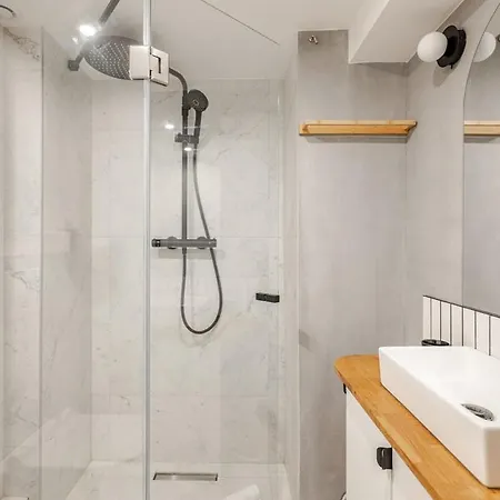 Stylish Duplex In Vibrant Center * Paris