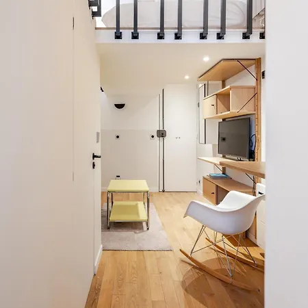 Stylish Duplex In Vibrant Center Lejlighed